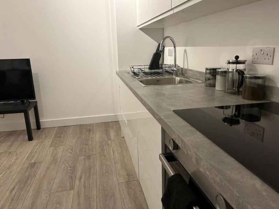 1 Bed High Quality Modern Flat Daire Edgware Dış mekan fotoğraf