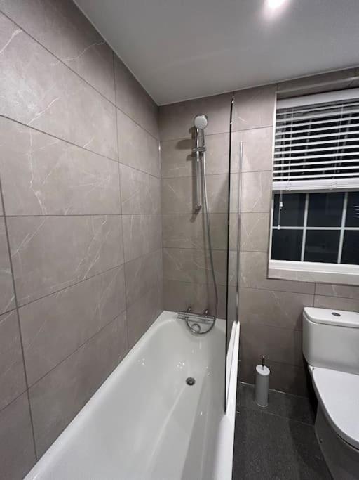 1 Bed High Quality Modern Flat Daire Edgware Dış mekan fotoğraf