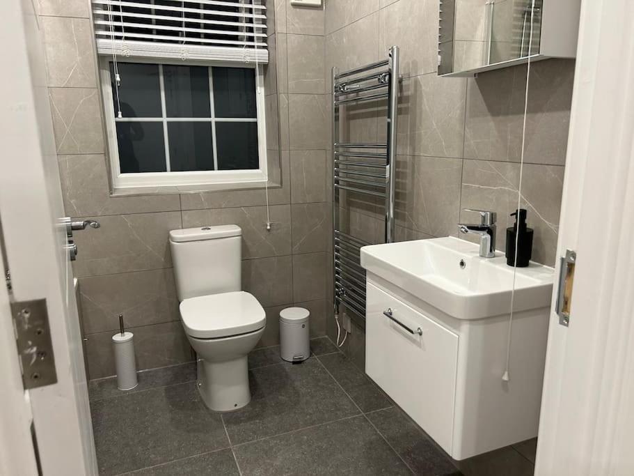 1 Bed High Quality Modern Flat Daire Edgware Dış mekan fotoğraf